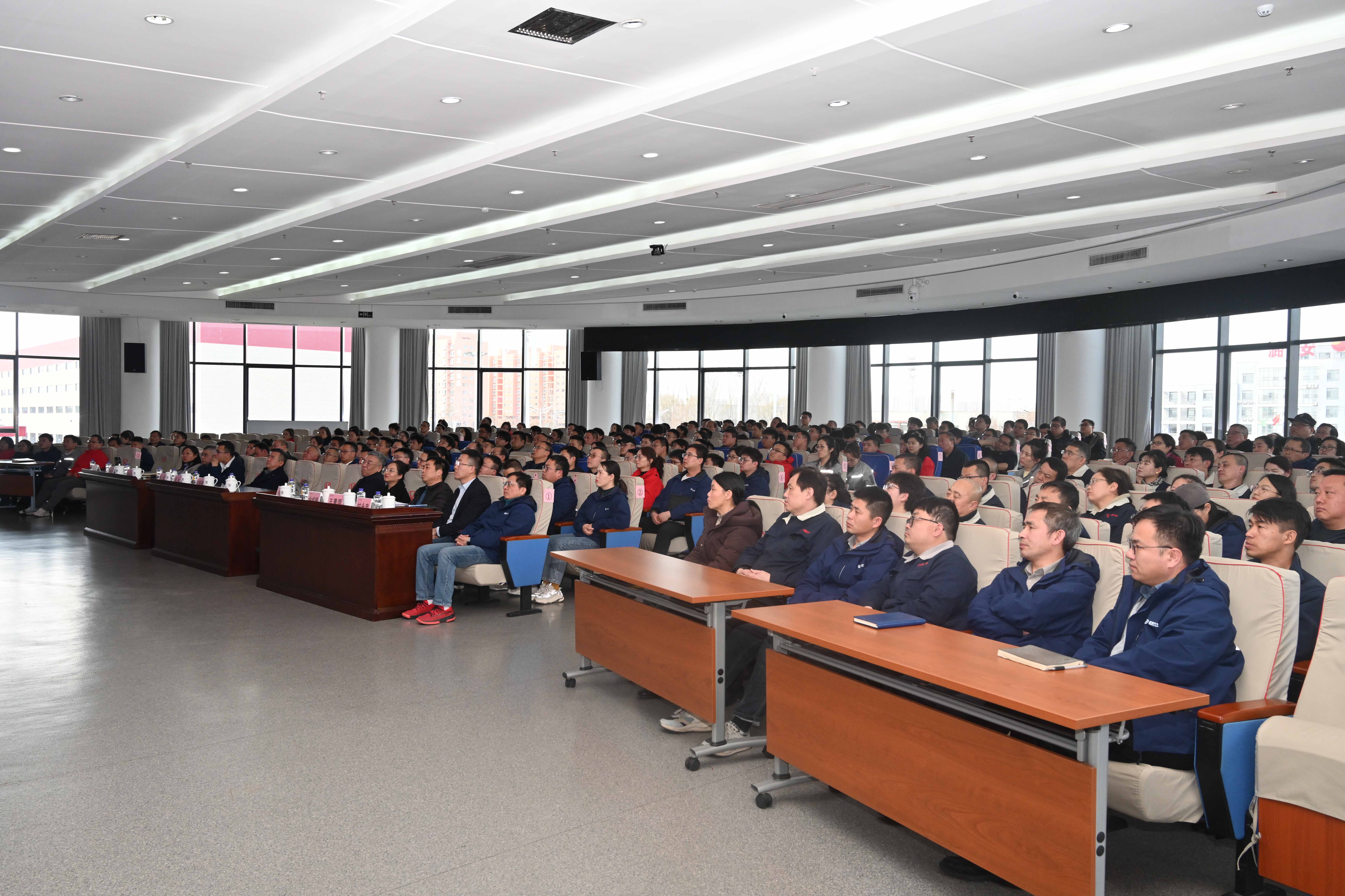 成功汽车科技集团召开警示教育大会，强调廉洁自律与法制教育